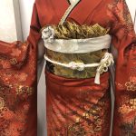 ロゴ：秋を彩る、ママ振袖のすすめ