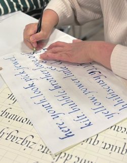 ロゴ：カリグラフィーを学ぶ
